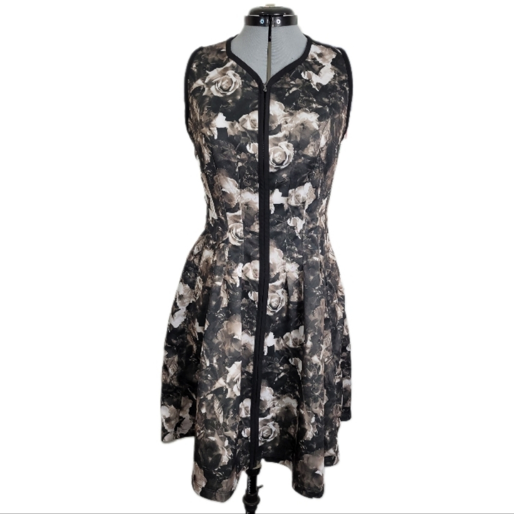 BETSEY JOHNSON Size 8 Scuba Zip Front Fit & Flare Floral Dress